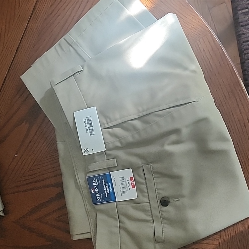 Men's relaxed fit khaki 34/31